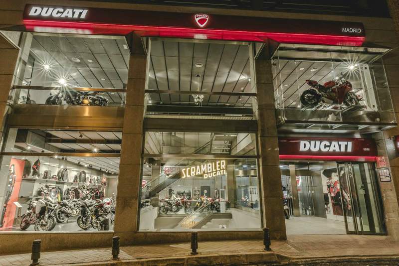 Fotos Ducati abre su mayor concesionario en España