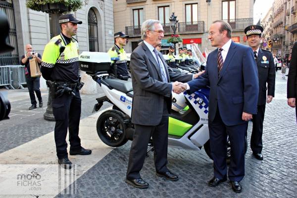 Fotos Barcelona pionera en ecología: 30 BMW C Evolution para la Policía