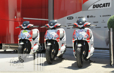 Fotos Kymco proveedor oficial de scooters para Ducati Corse