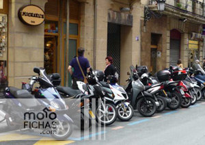 Fotos San Sebastián planea que las motos paguen por aparcar