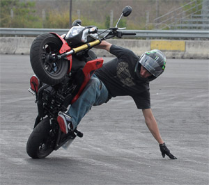 Fotos Stunt extremo con la Honda MSX 125
