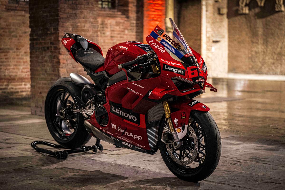 Ducati-Panigale-V4-World-Champion-noticia_3.jpg