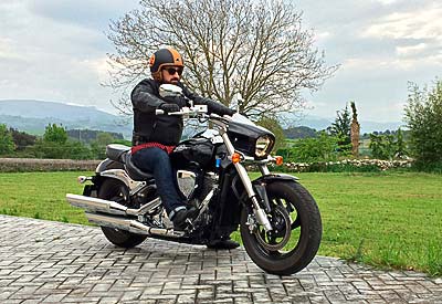 Al manillar de la Suzuki Intruder M800 Suzuki Intruder M800