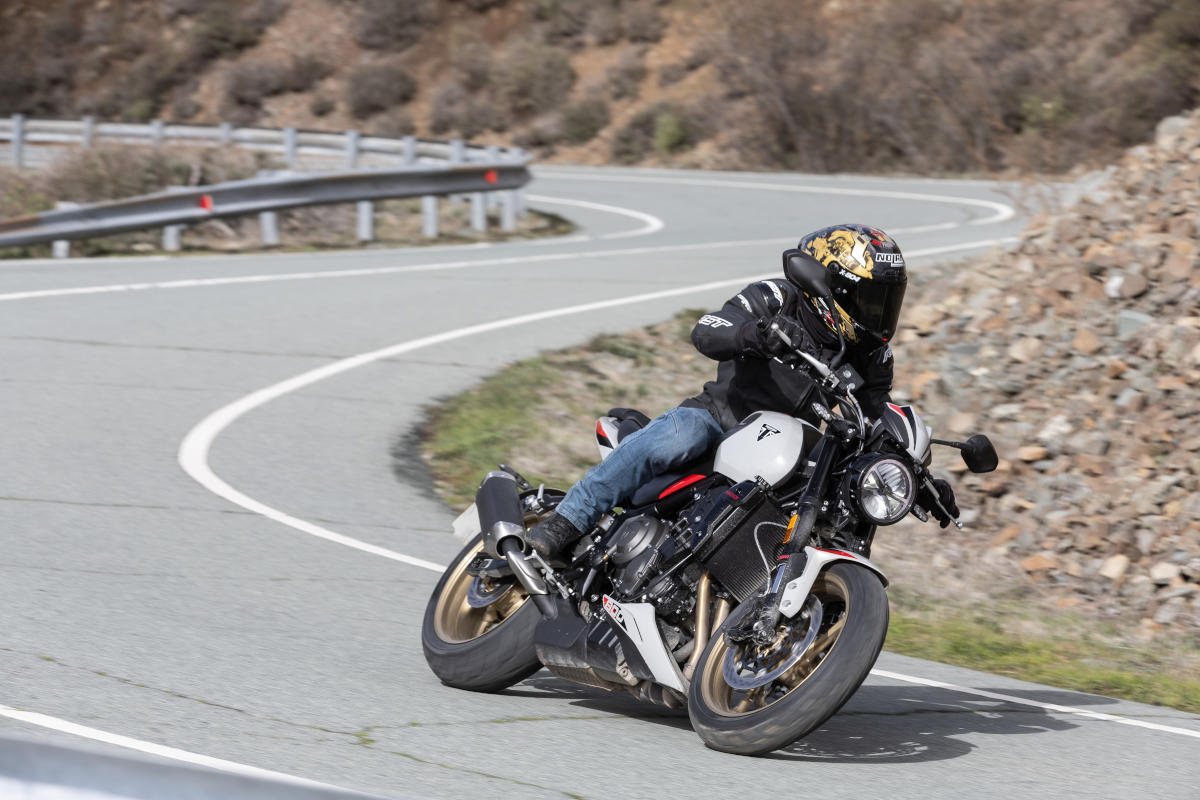 Fotos Prueba Triumph Trident 800 (vídeo)