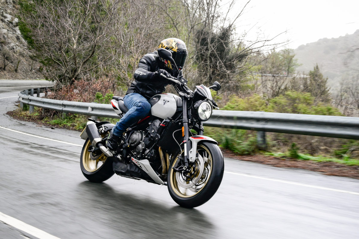 prueba triumph trident 800accion 1