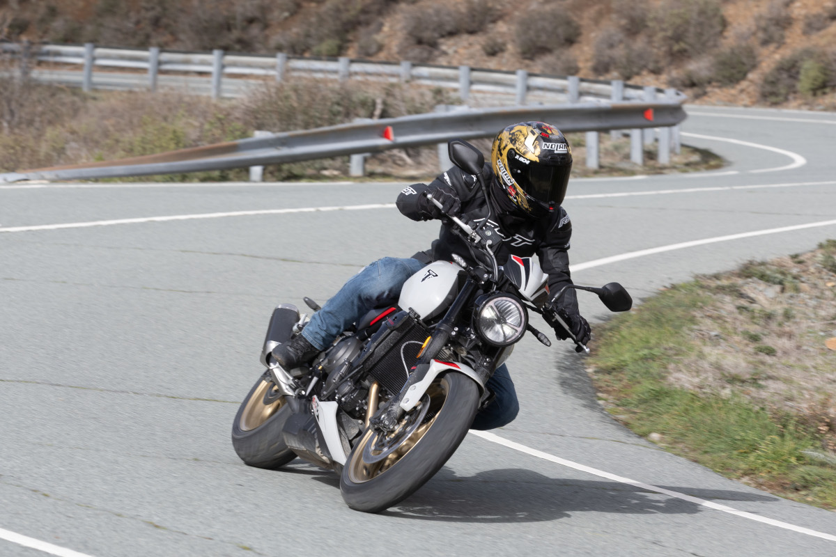 prueba triumph trident 800accion 5