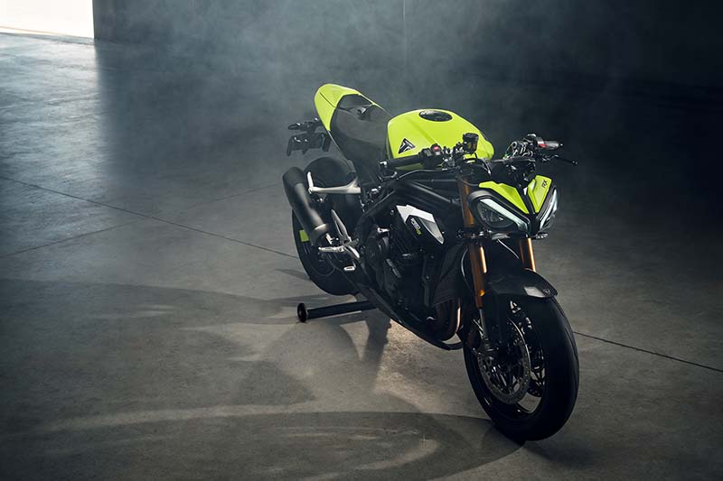 triumph speed triple 1200 rx 2025 01
