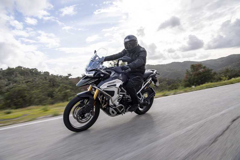 triumph tiger 1200 rally accion carretera 06