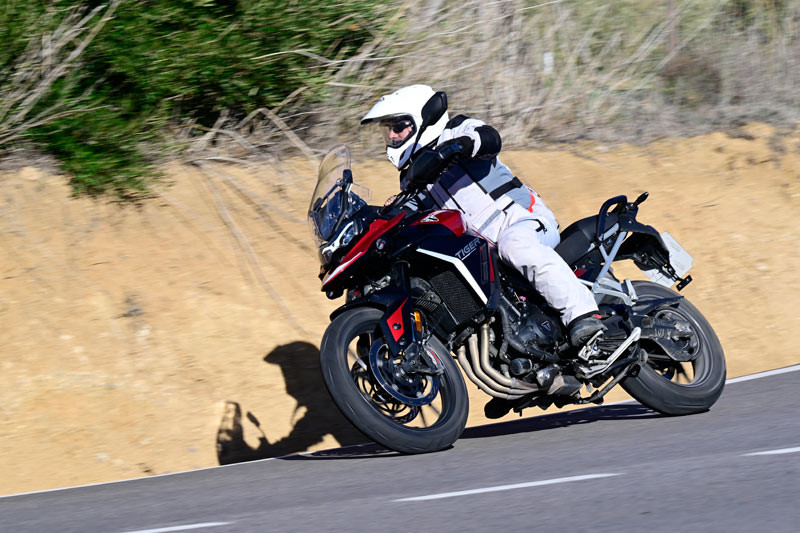 triumph tiger 900 gt pro 2024 prueba accion 02