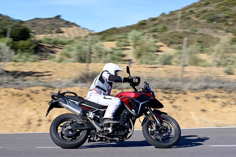 triumph tiger 900 gt pro 2024 prueba accion 03