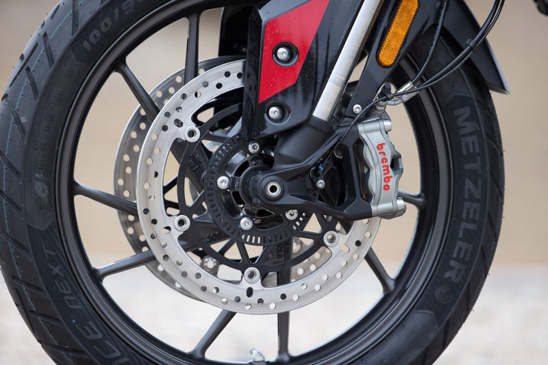 triumph tiger 900 gt pro 2024 prueba frenos