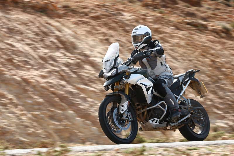 triumph tiger 900 rally pro prueba accion 04