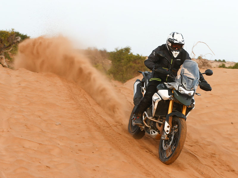 triumph tiger 900 rally pro prueba off road accion 3