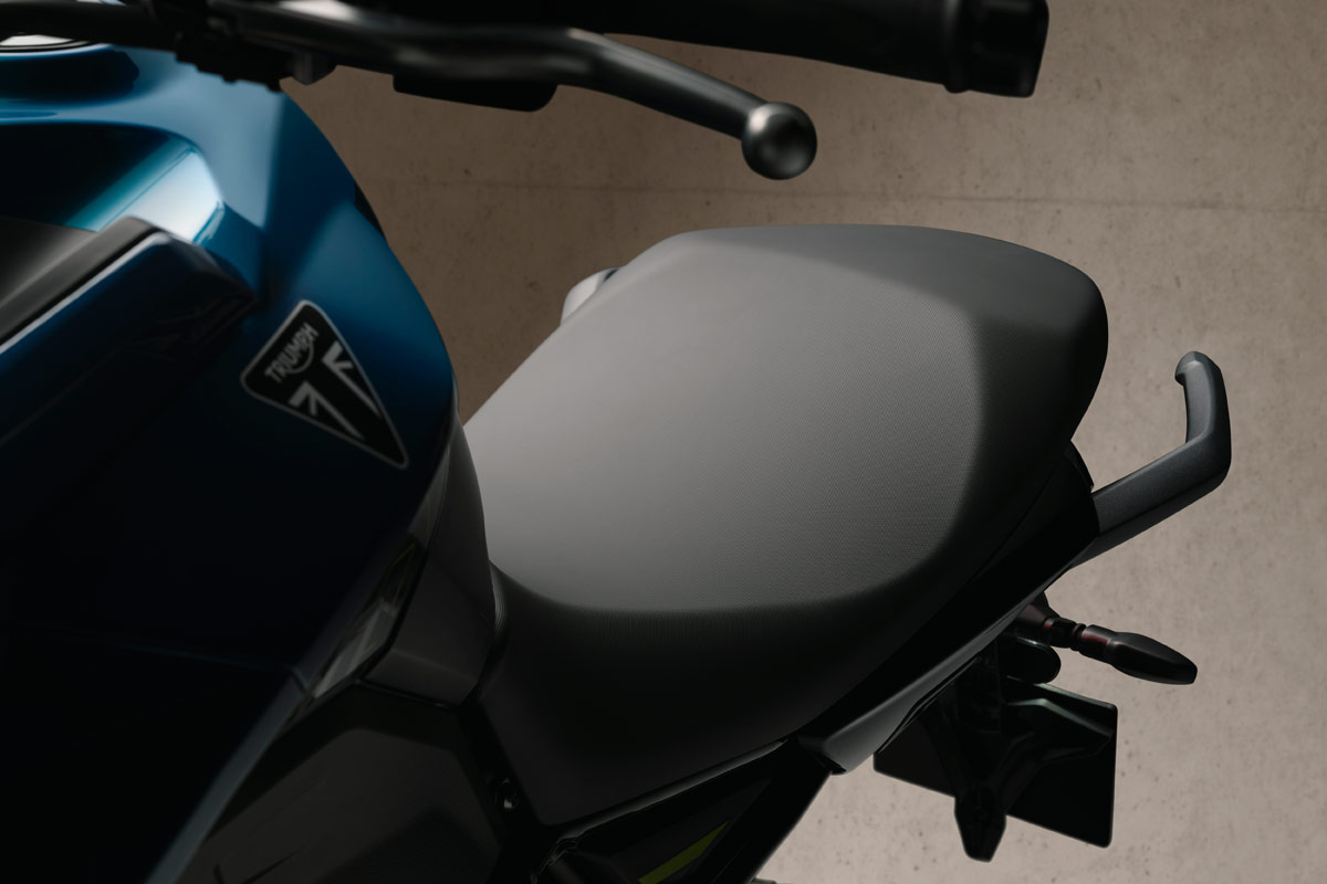 prueba triumph tiger sport 660 2026 detalles asiento