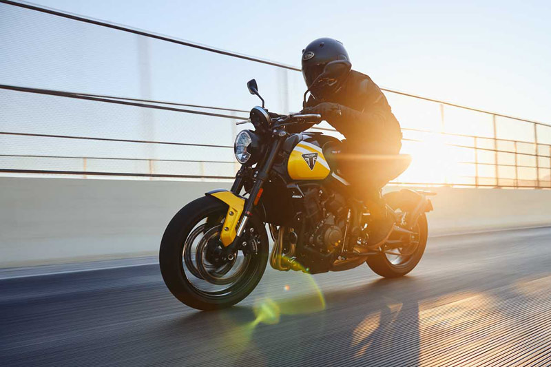 triumph trident 660 2025 accion