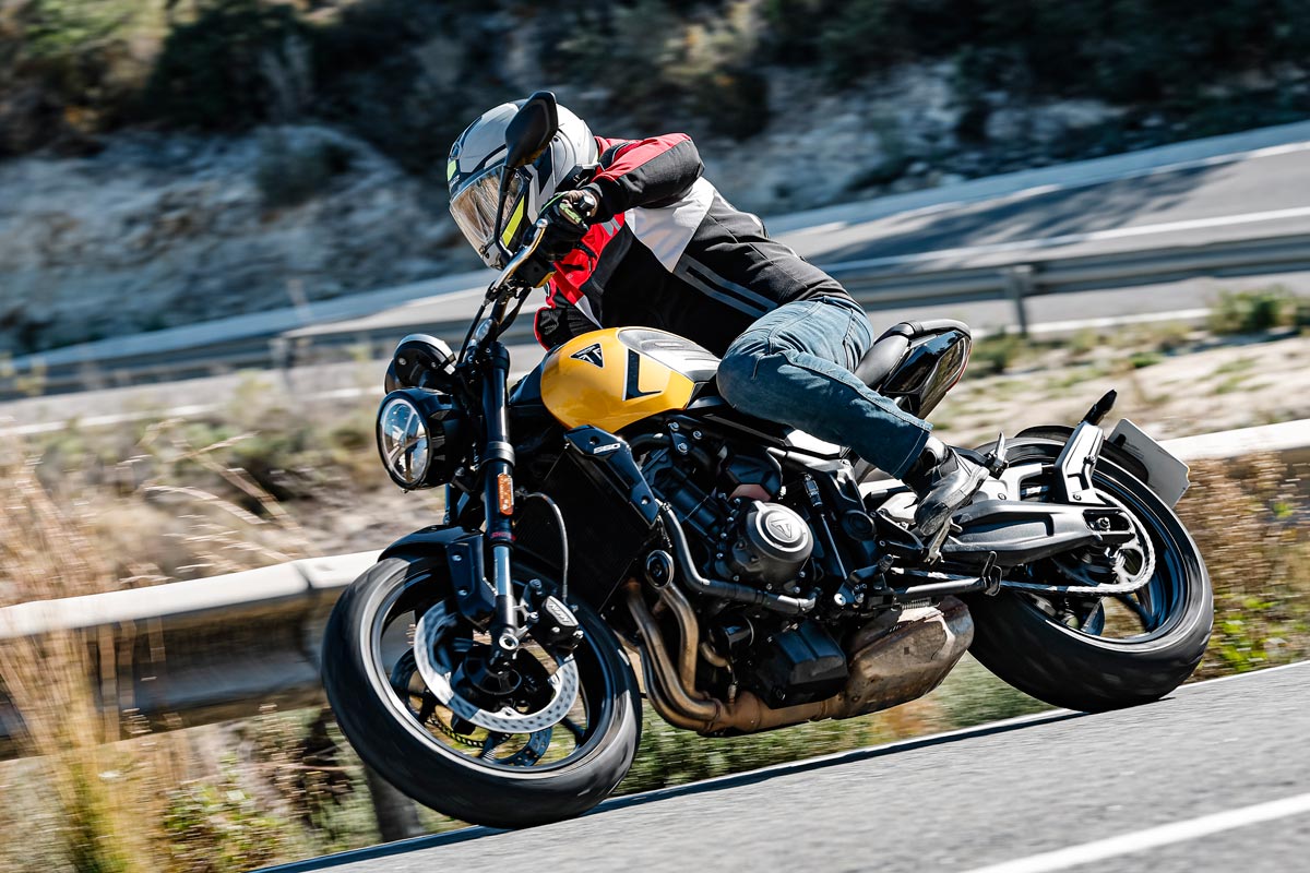 prueba triumph trident 660 2026 accion apertura 05