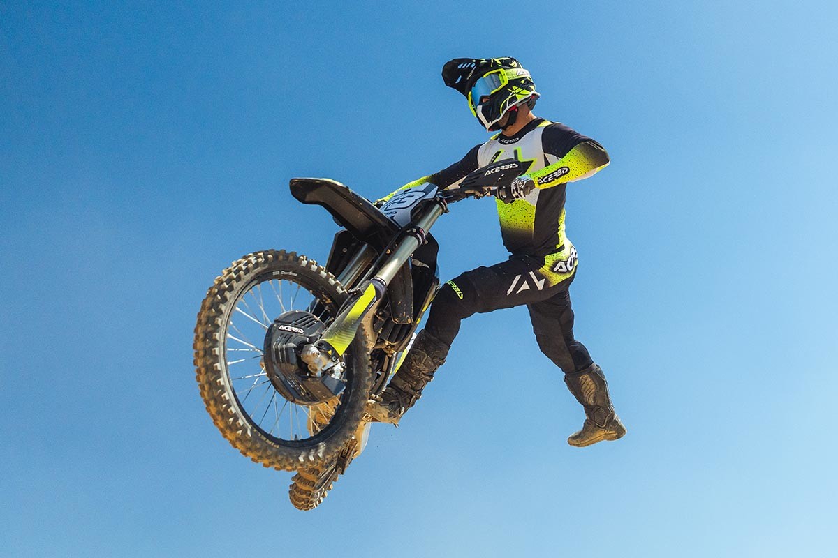 Fotos Acerbis presenta la nueva colección X-FLEX 2.0: ¡Que viva el flúor!