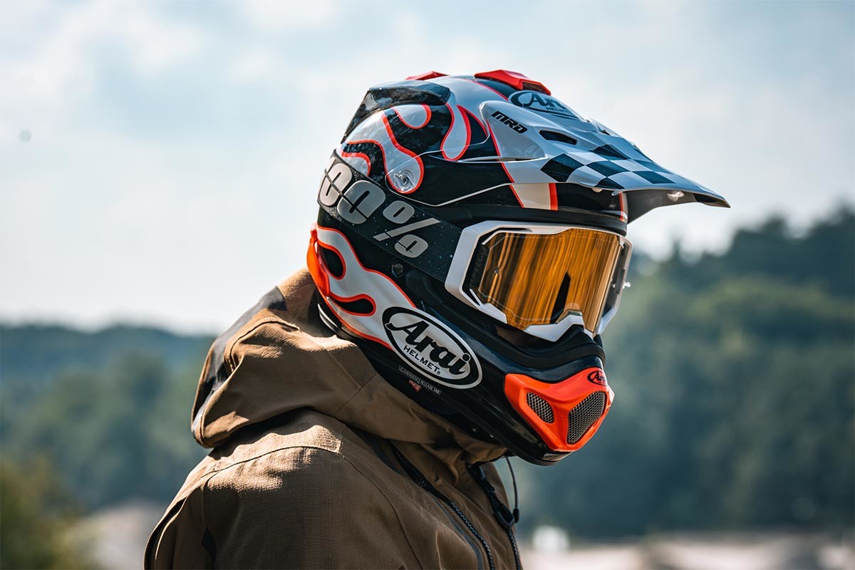 Fotos El Arai MX-V EVO estrena la gráfica Flame en dos colores y mantiene intacta su base técnica