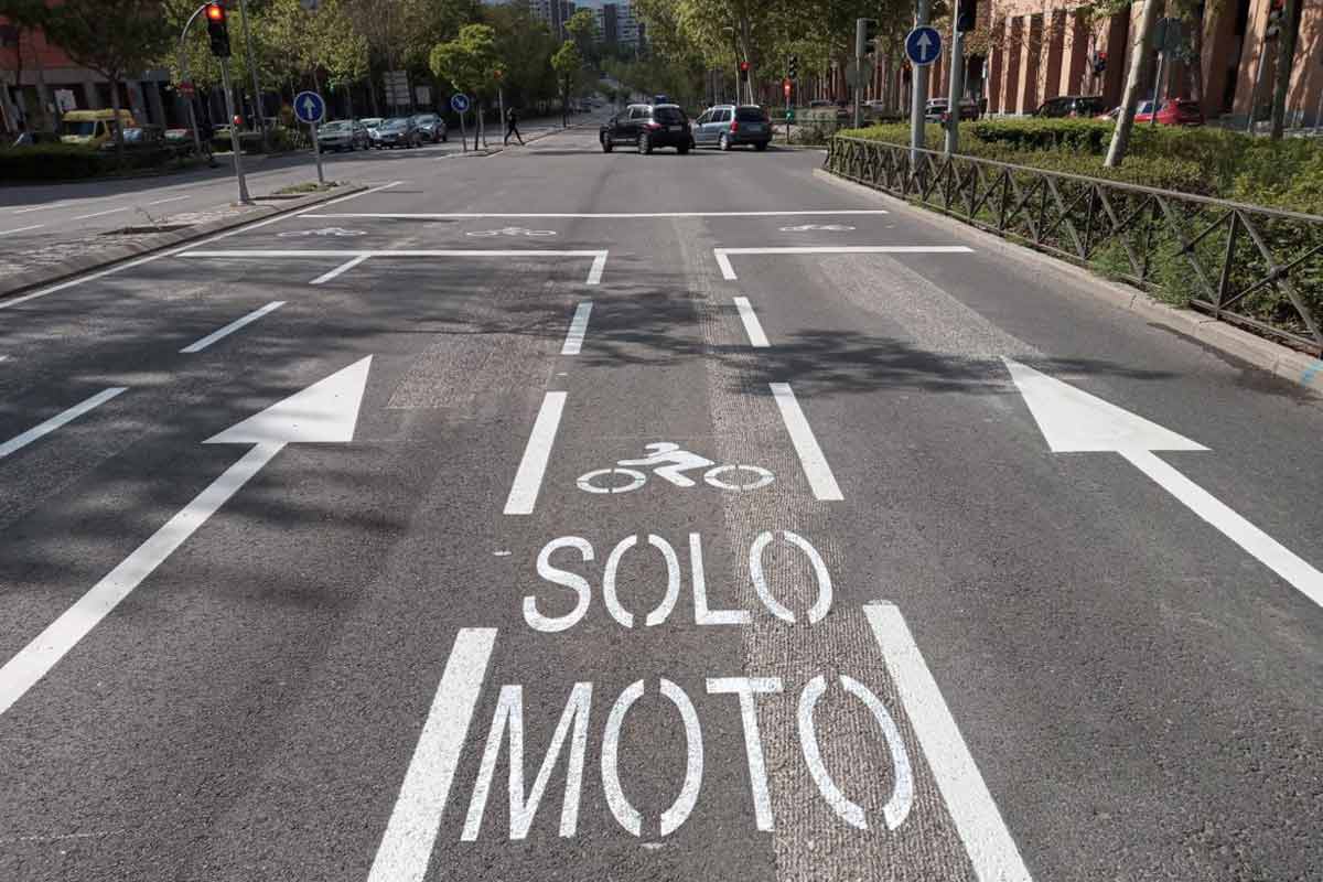 Fotos Avanza Moto: carril específico para motos de Madrid