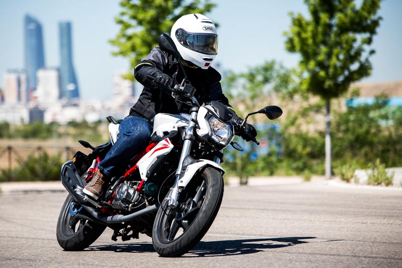 Prueba Benelli BN 125: tu primera naked (image)