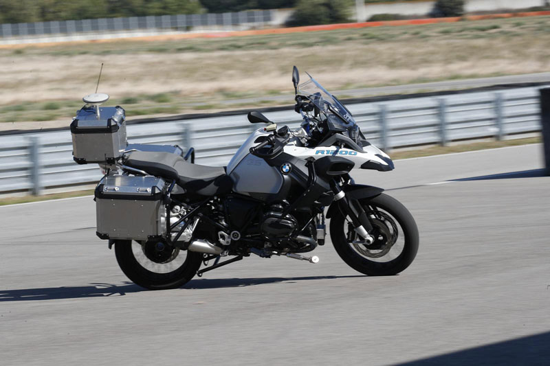 BMW Motorrad experimenta con la conducción autónoma (image)