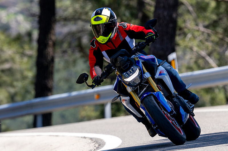 prueba bmw f 900 r posicion conduccion