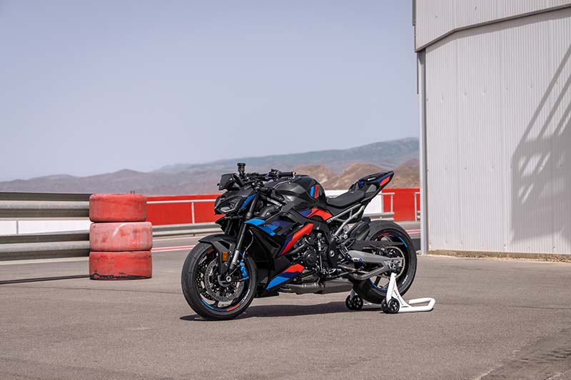 bmw m 1000 r 2025 01