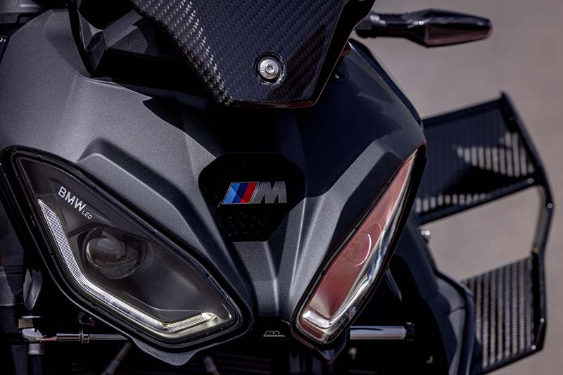 bmw m 1000 r 2025 02