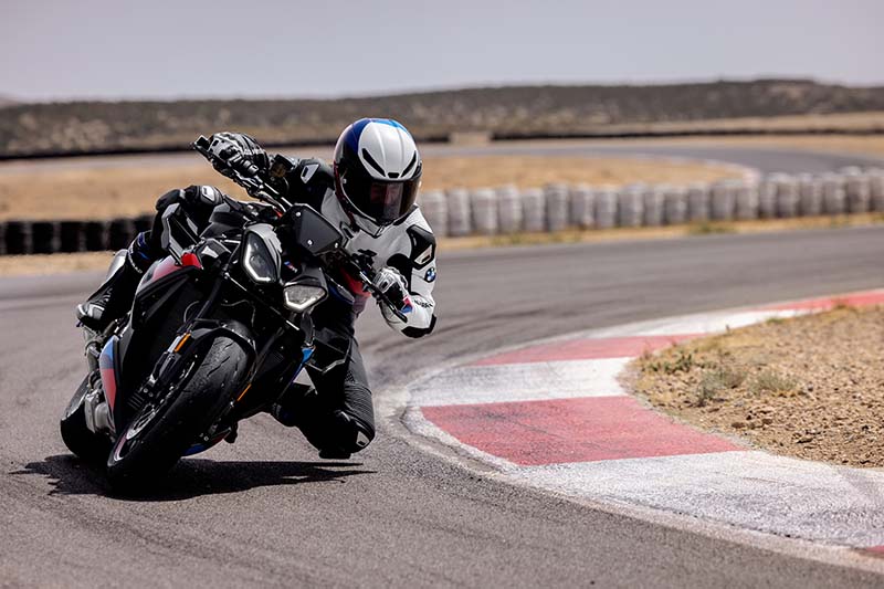 bmw m 1000 r 2025 03