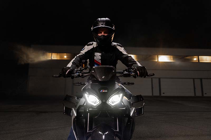 bmw m 1000 r 2025 04