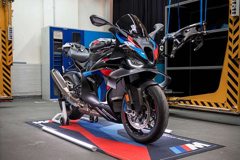 bmw m 1000 rr 2027 01