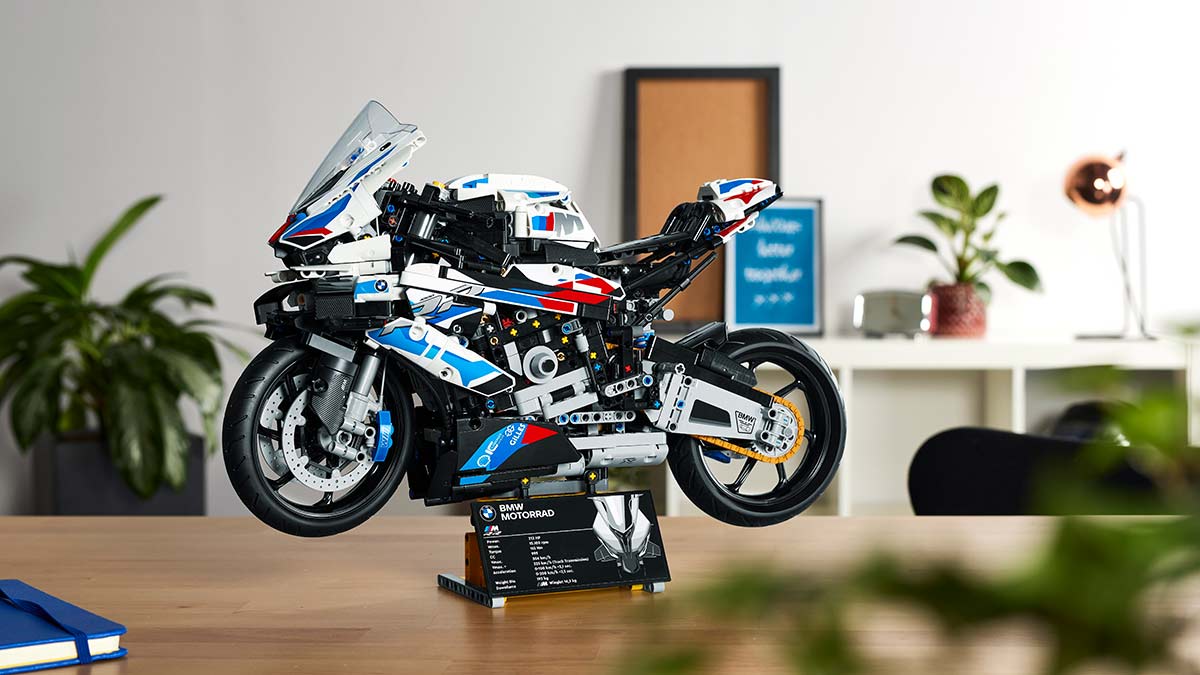 BMW M 1000 RR Lego Technic: Construye tu propia superbike    (image)