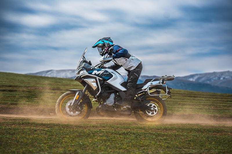 cfmoto 700mt 2025 01