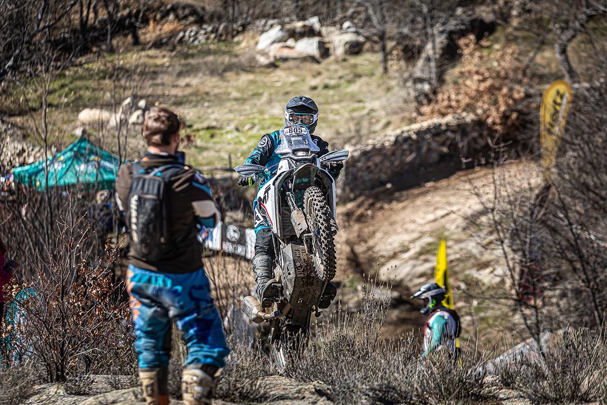 Fotos Mario Román gana en Navalosa y firma el primer triunfo de la CFMOTO 450MT