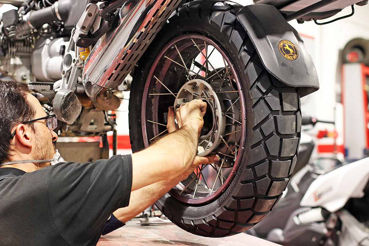 ¿Puedo cambiar la medida de los neumáticos de mi moto? Continental responde (image)