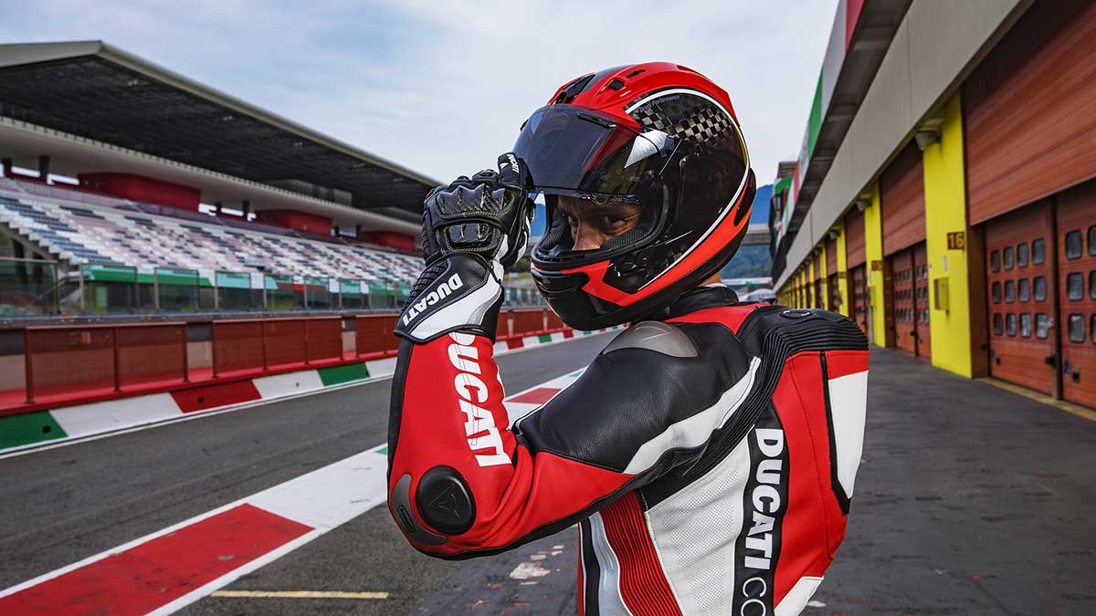 Fotos Todos los cascos Arai de la colección Ducati con garantía de 5 años