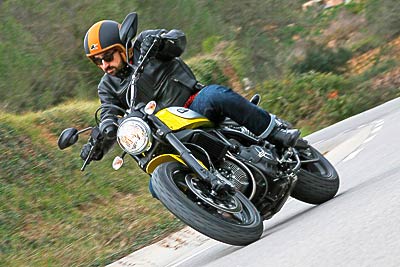 Fotos Al manillar de la Ducati Scrambler