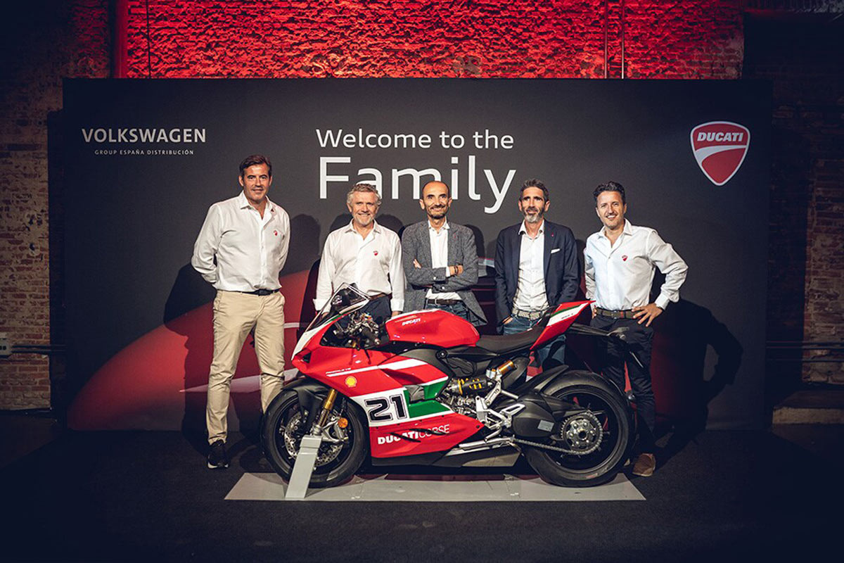 Fotos Ducati abre una nueva etapa en España