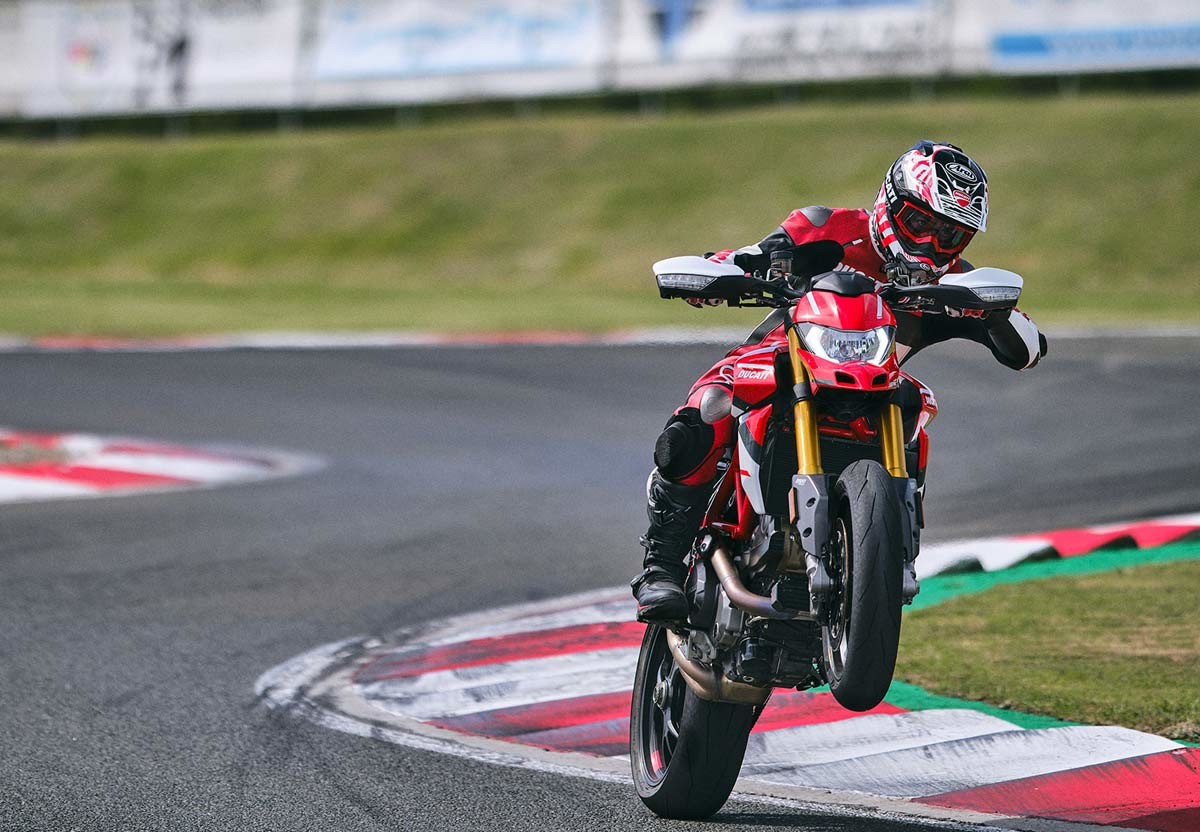 Fotos Ducati Hypermotard 950 RVE: más radical y mejor equipamiento (VIDEO)