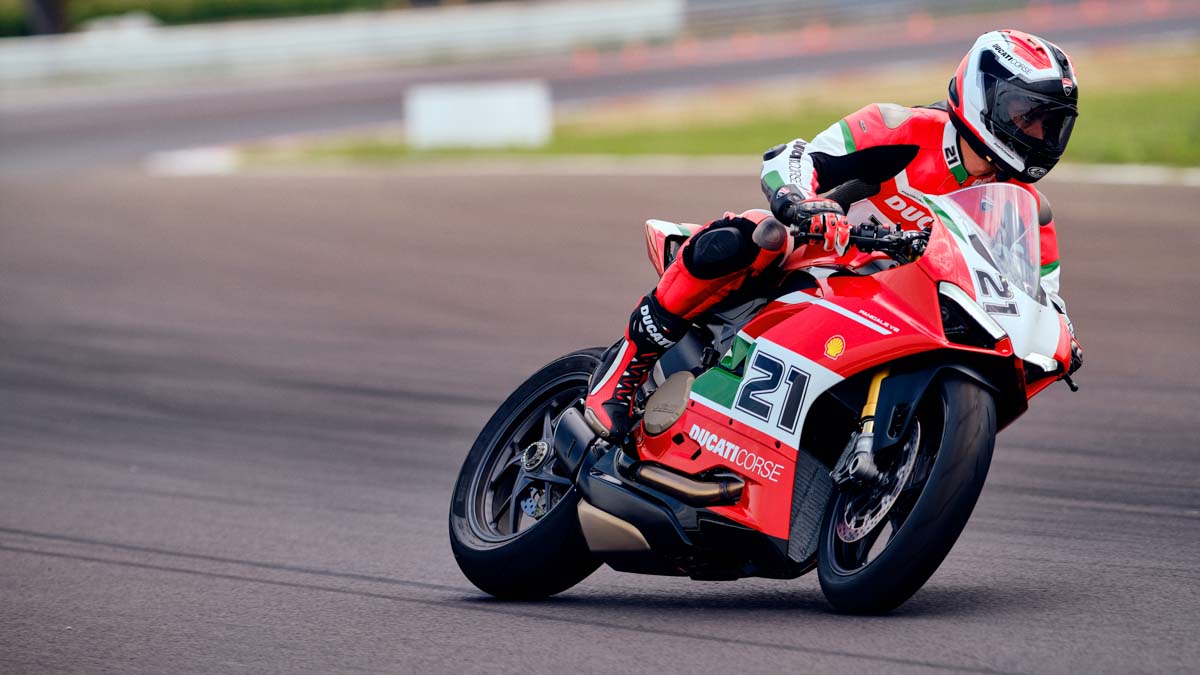 Ducati Panigale V2 Bayliss 1st Championship 20th Anniversary 2022 (VIDEO) (image)