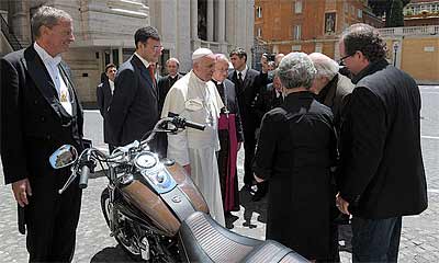 Fotos La Harley del Papa, subastada por 241.000 euros