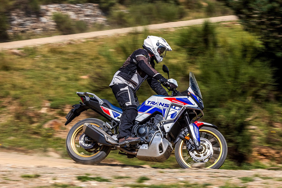 Fotos Llegan los colores de guerra para la mítica trail de Honda