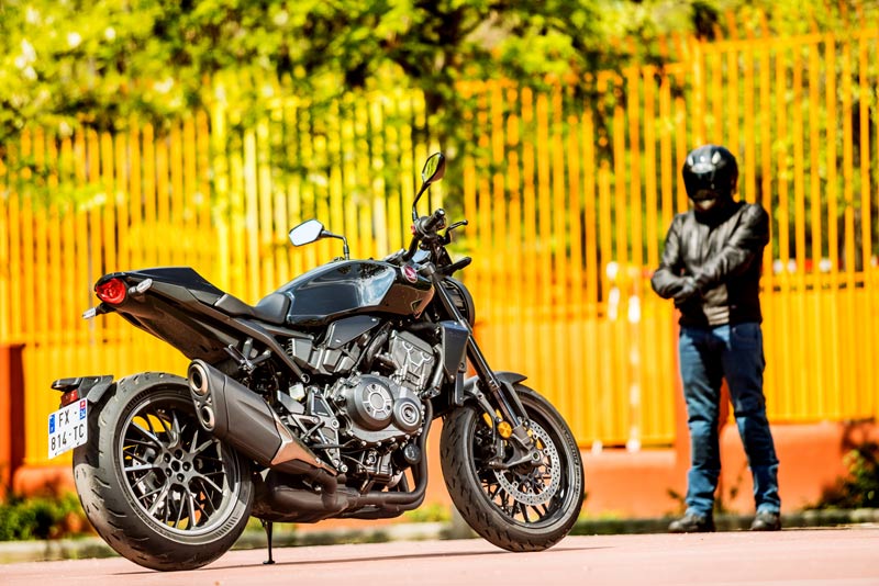 prueba honda cb1000r 2021 black texto 6