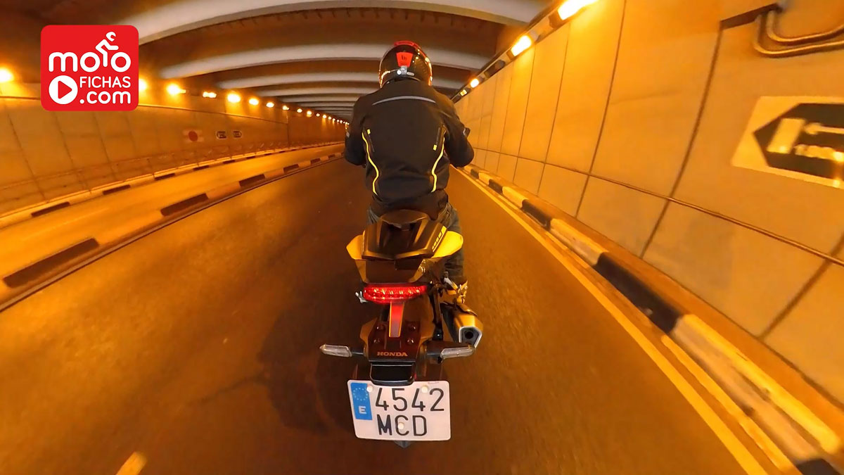 prueba video honda cb750 hornet 2023 9