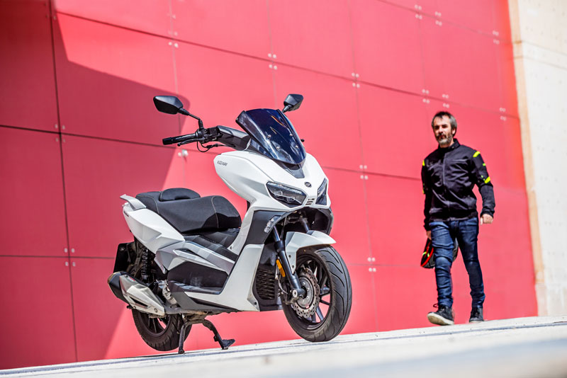 prueba keeway vieste 300 texto 2