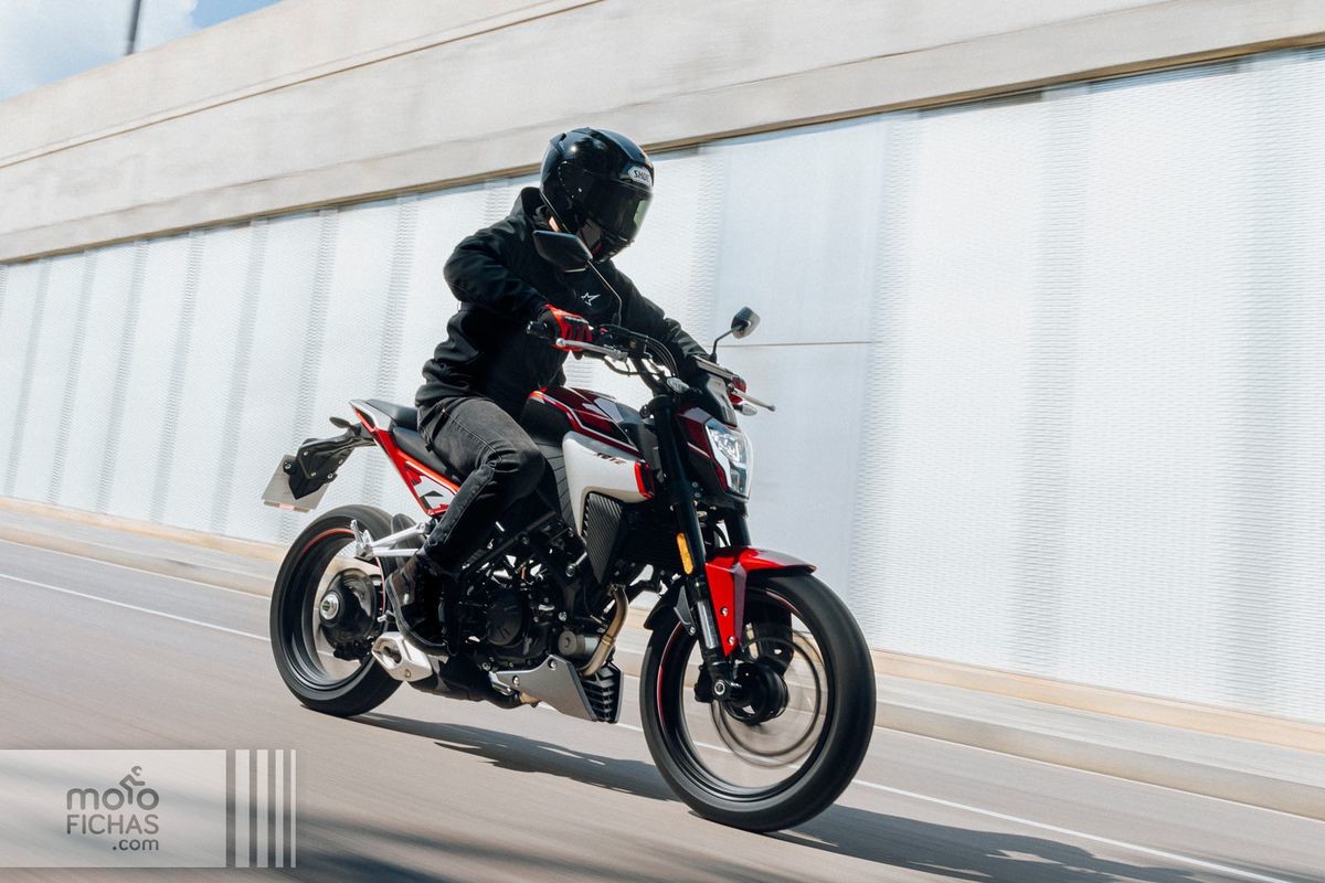 Fotos 5 motivos por los que esta naked 125cc en oferta es ideal como primera moto