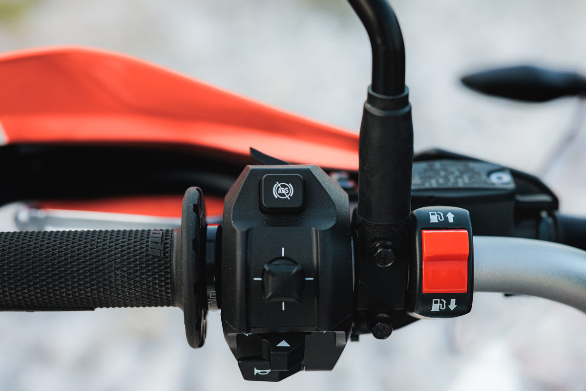 ktm 690 rally 2027 depositos selector