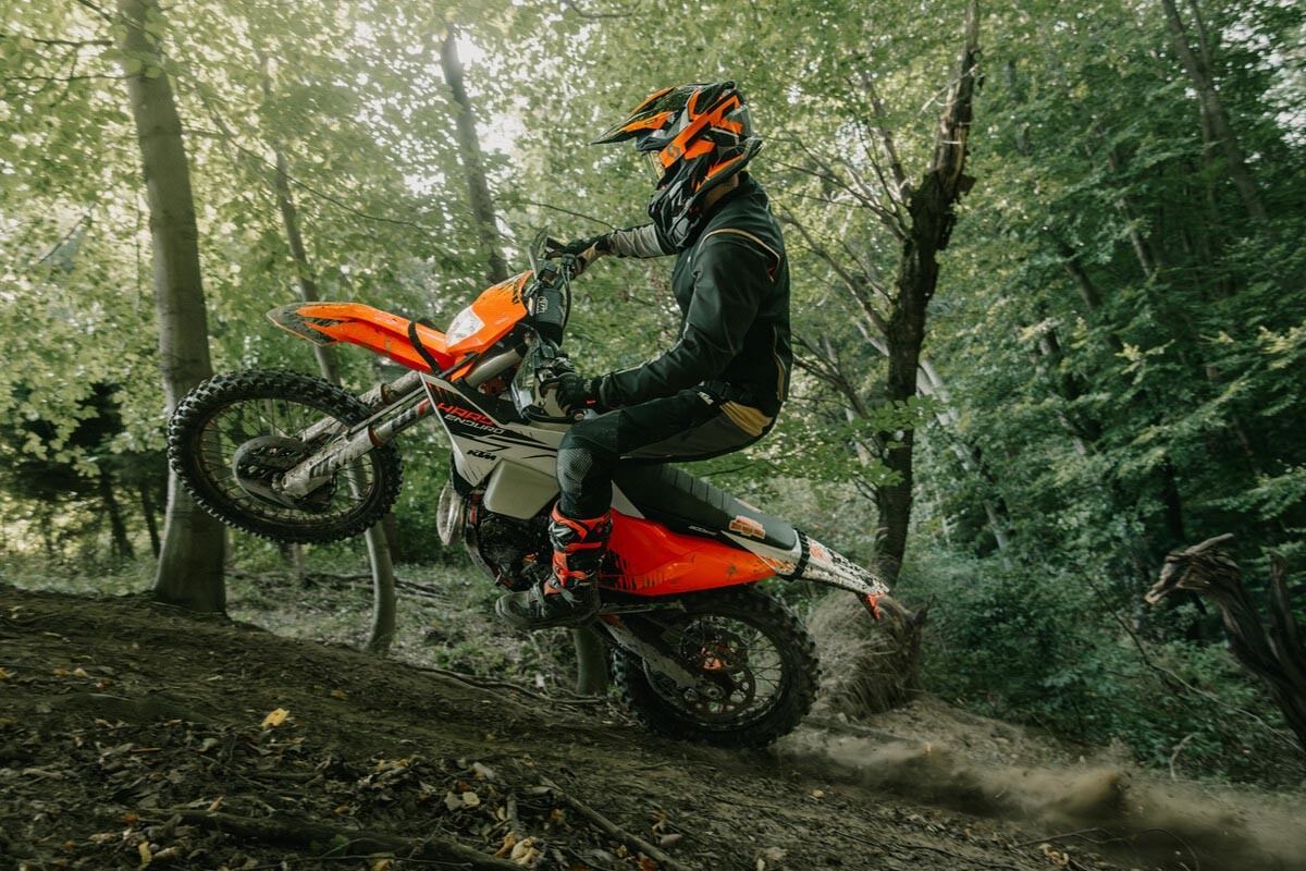 Fotos La KTM 300 EXC Hardenduro 2026 está prepara para todo y armada hasta los dientes