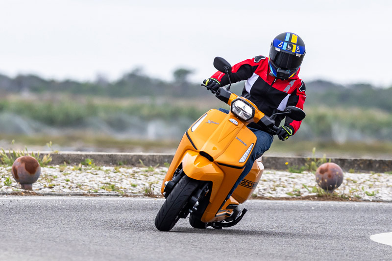 lambretta x300 2024 prueba curva