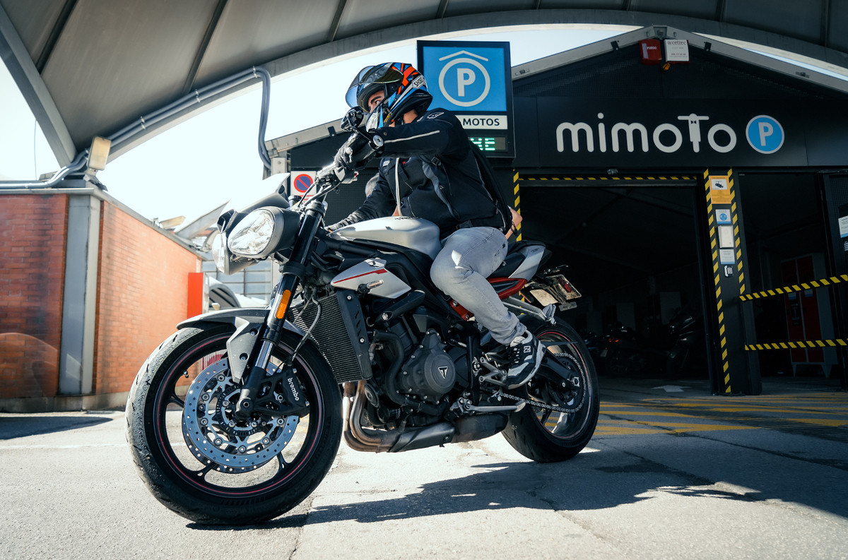 Fotos  ¿Miedo al aparcar tu moto? Este es el concepto del futuro: un parking solo para motos en Atocha
